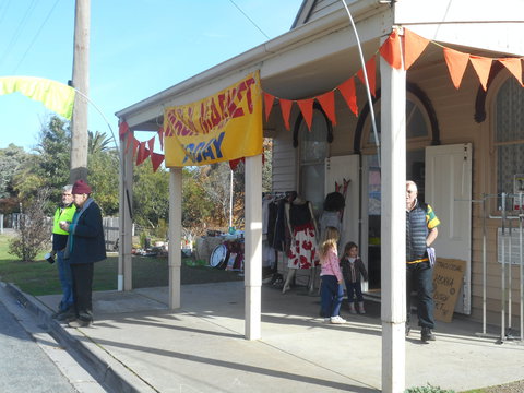 Yarck Country Market - Travel Agents 2