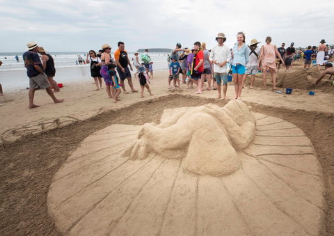 Broulee New Year's Eve Sandcastles And Sculptures - Travel Agents 1