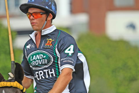 Land Rover Polo In The City - Travel Agents 1