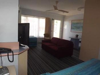 Golden Sands Motor Inn Forster - Tourism Guide 5