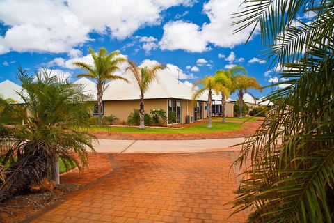 Potshot Hotel Resort - Travel Agents 2