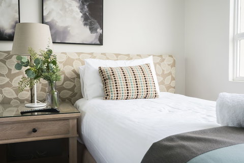 Harbourside 76 - Travel Agents 1