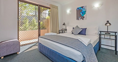 Burleigh On The Beach Holiday Apartments - Travel Search 4