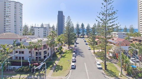 Burleigh On The Beach Holiday Apartments - Travel Search 0