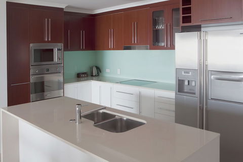 Waters Edge Apartments Cairns - Tourism Guide 2