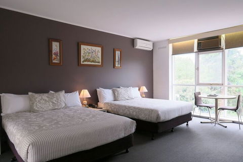 Lyndoch Hill - Travel Agents 4