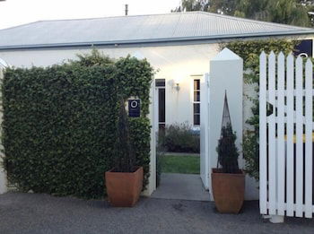 Oscars Waterfront Boutique Hotel - Travel Search 3