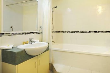 At Whitsunday Vista Holiday Apartments - Travel Search 3