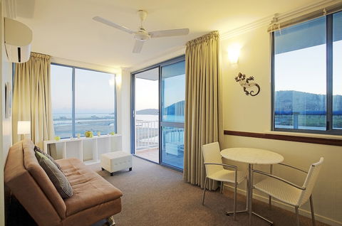 At Whitsunday Vista Holiday Apartments - Travel Search 6