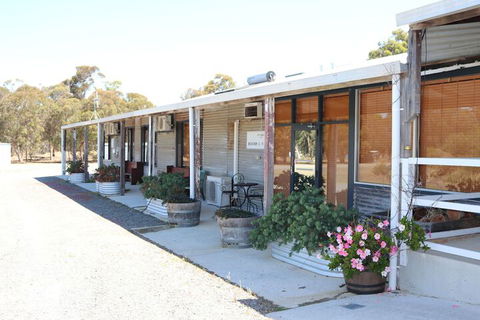 Kendenup Lodge And Cottages - Tourism Guide 3