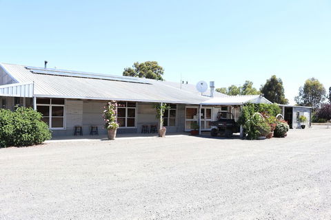 Kendenup Lodge And Cottages - Tourism Guide 1