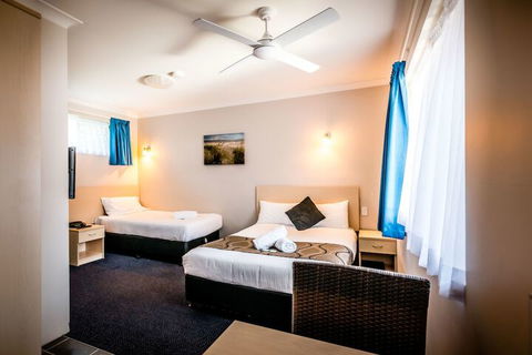 Park Beach Resort Motel - Travel Search 7