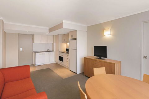 Travelodge Hotel Newcastle - Travel Agents 7