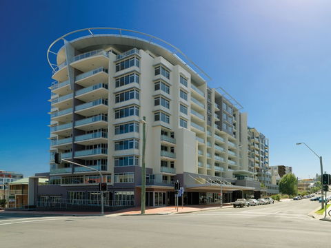 Adina Apartment Hotel Wollongong - Tourism Guide 1