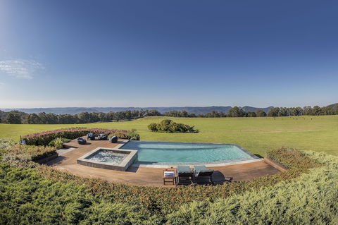 Spicers Peak Lodge - Travel Search 1