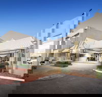 Ciloms Airport Lodge - Tourism Guide