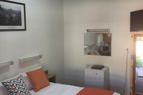 Sturt Motel - Travel Search 6