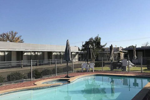 Mansfield Motel - Travel Agents 3