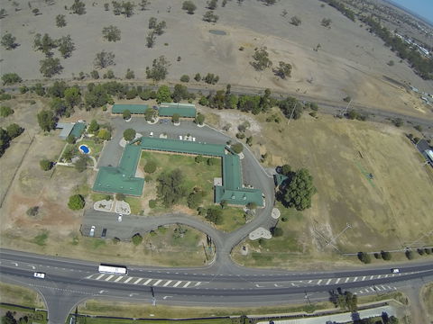 Overlander Homestead Motel - Travel Search 1