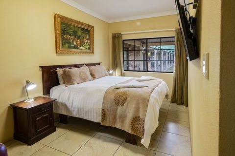 Overlander Homestead Motel - Travel Search 6