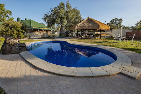 Overlander Homestead Motel - Travel Search 2