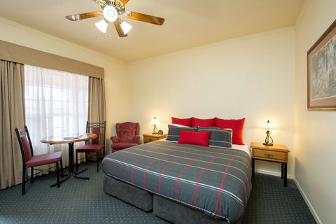 John Pirie Motor Inn - Travel Agents 3