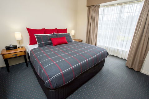 John Pirie Motor Inn - Travel Agents 5