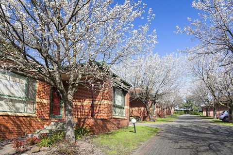 Mount Waverley Townhouses - Tourism Guide 2