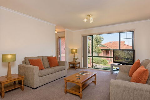 Mount Waverley Townhouses - Tourism Guide 5