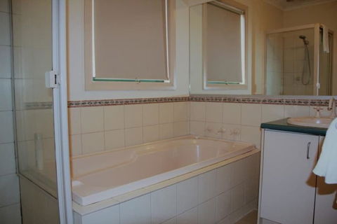Mount Waverley Townhouses - Tourism Guide 4