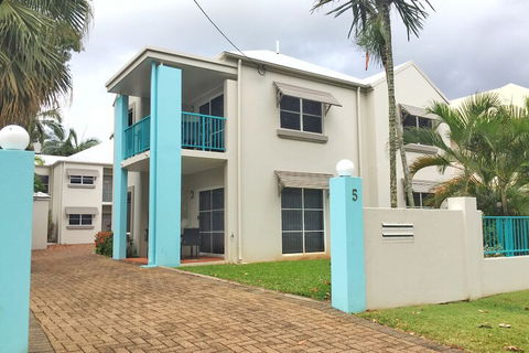 The Reef Retreat - Travel Search 2
