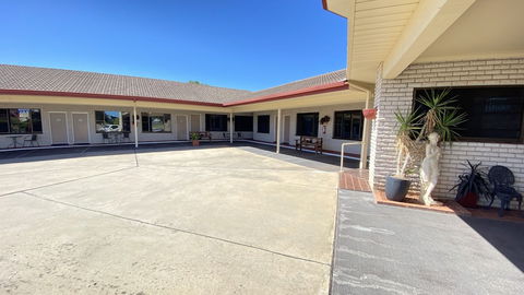 Sapphire City Motor Inn, Inverell - Travel Agents 4