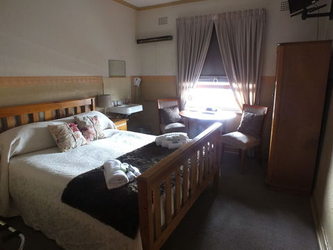 Walcha Royal Accommodation - Tourism Guide 5