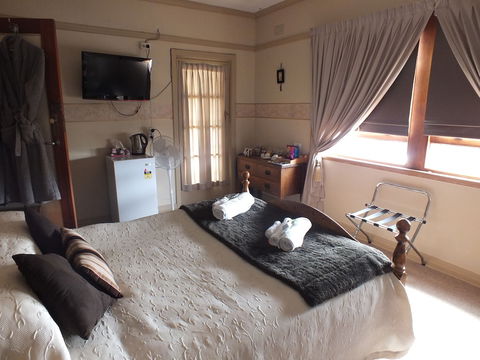 Walcha Royal Accommodation - Tourism Guide 3