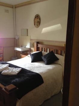 Walcha Royal Accommodation - Tourism Guide 4
