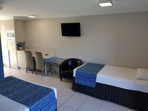 Cardwell Beachcomber Motel And Tourist Park - Tourism Guide 5
