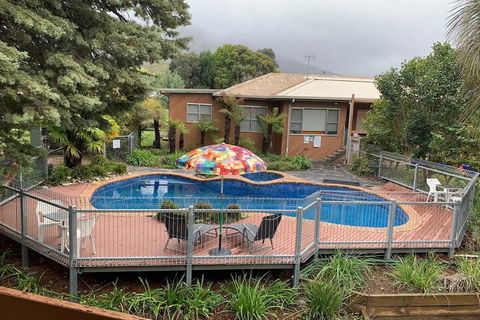 Mountain Creek Motel - Travel Agents 7