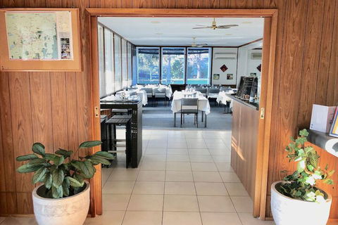 Byer Fountain Motor Inn, Holbrook - Travel Agents 3