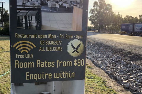 Byer Fountain Motor Inn, Holbrook - Travel Agents 5