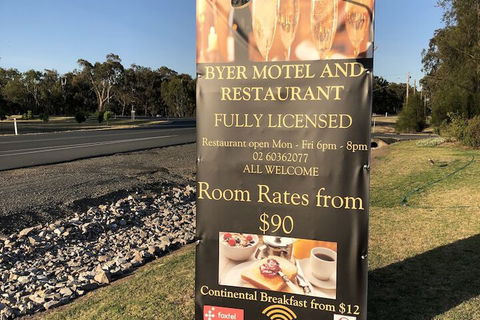 Byer Fountain Motor Inn, Holbrook - Travel Agents 1