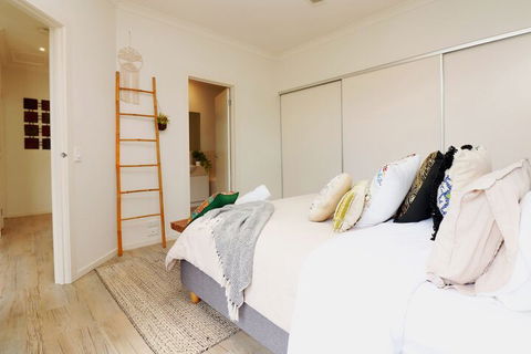 Ocean Whispers Cowes - Rejuvenate Stays - Travel Agents 6