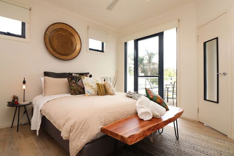 Ocean Whispers Cowes - Rejuvenate Stays - Travel Agents 2