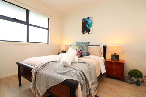 Ocean Whispers Cowes - Rejuvenate Stays - Travel Agents 1