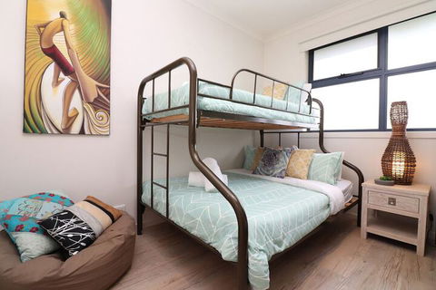 Ocean Whispers Cowes - Rejuvenate Stays - Travel Agents 5
