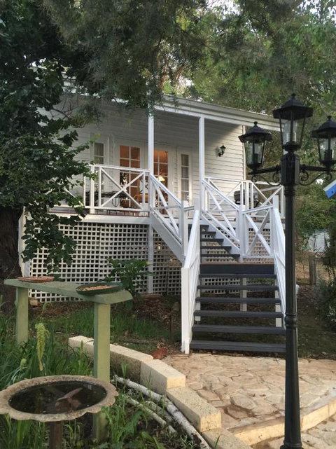 Applegate Lane Chalet - Tourism Guide 4