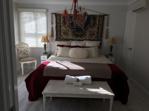 Applegate Lane Chalet - Tourism Guide 6