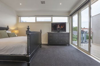 BOUTIQUE STAYS - Elwood Hideaway - Tourism Guide 1