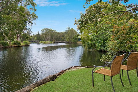 Northlakes Studio - Cruises Travel 1