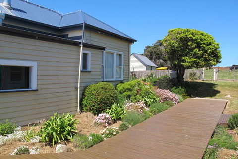 Beths Cottage Roaring 40s - Travel Search 3