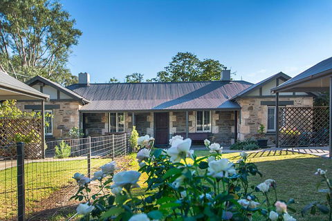 Stoneleigh Cottage Bed & Breakfast - Travel Agents 1